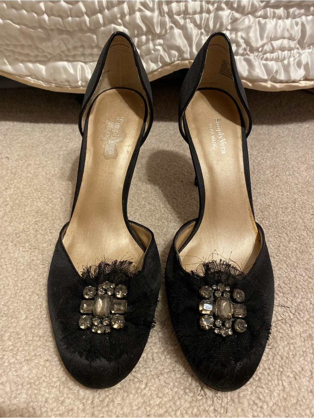 Simply Vera Vera Wang black pointed toe pumps, size 7.5. Heels 3.5 in. tall